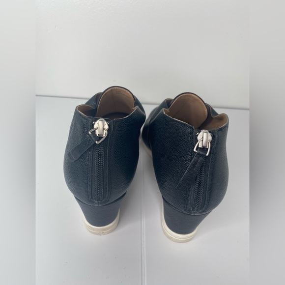 Paola Black/White Shows - Picture 12 of 15